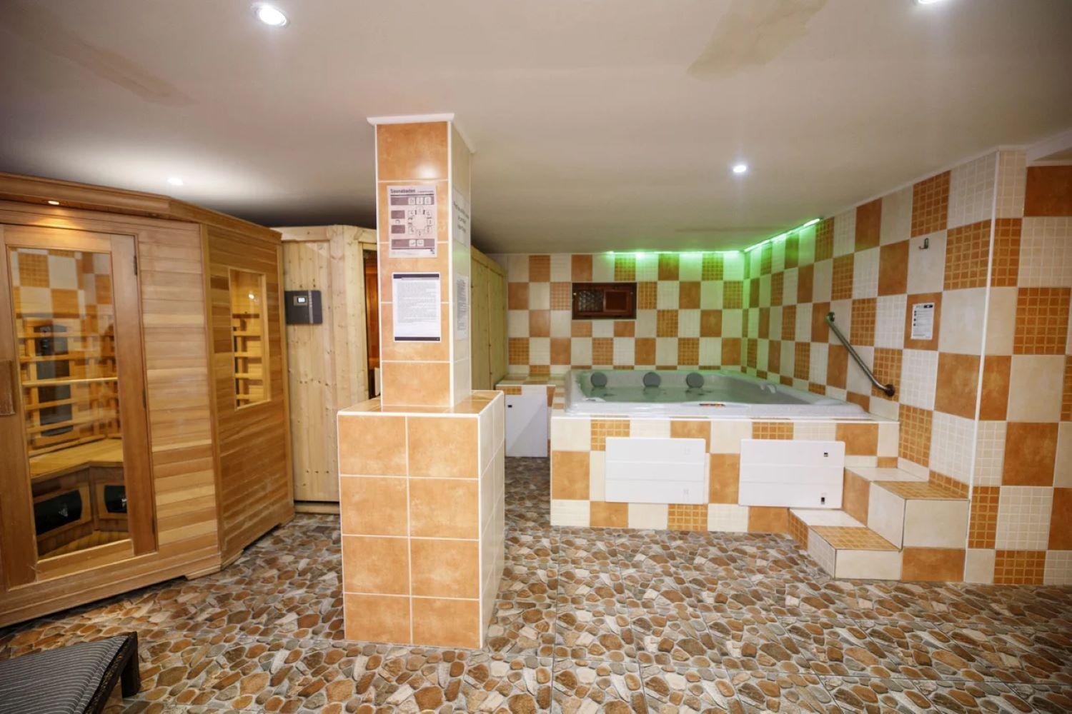 Wellness & Sport Hotel Ttc Vrchlabí Exteriör bild